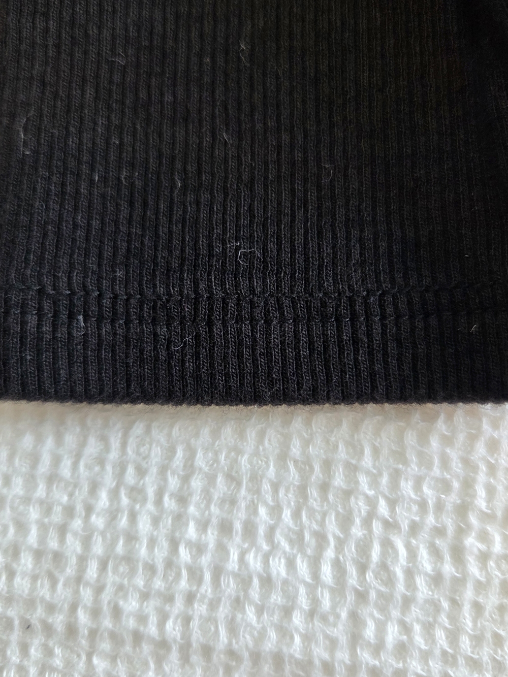 Black Long Sleeve Ribbed Crop Top - Picture 4 of 9